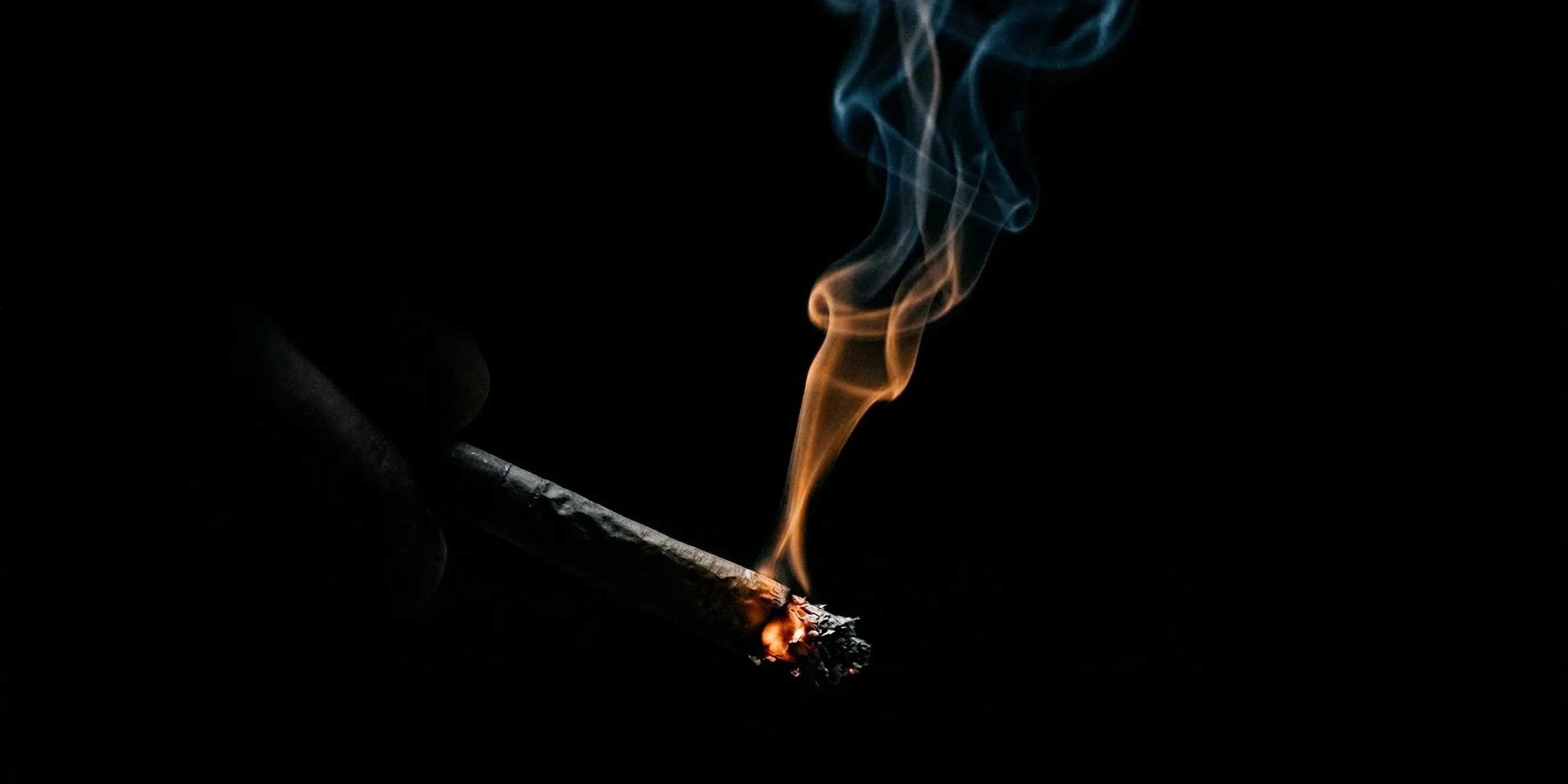 سيجارة تتلاشى إلى جزيئات — الإقلاع الفوري عن التدخين